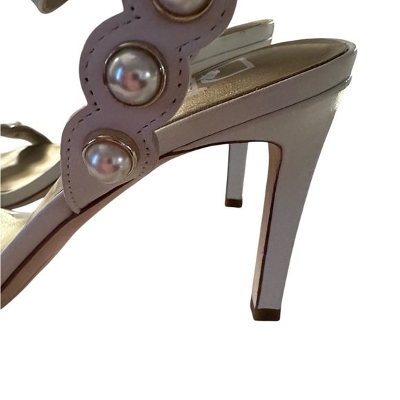 ⭐️ Host Pick ⭐️ Deltan Maryam Pearl Embellished heel Sandals size 8 - Picture 6 of 8
